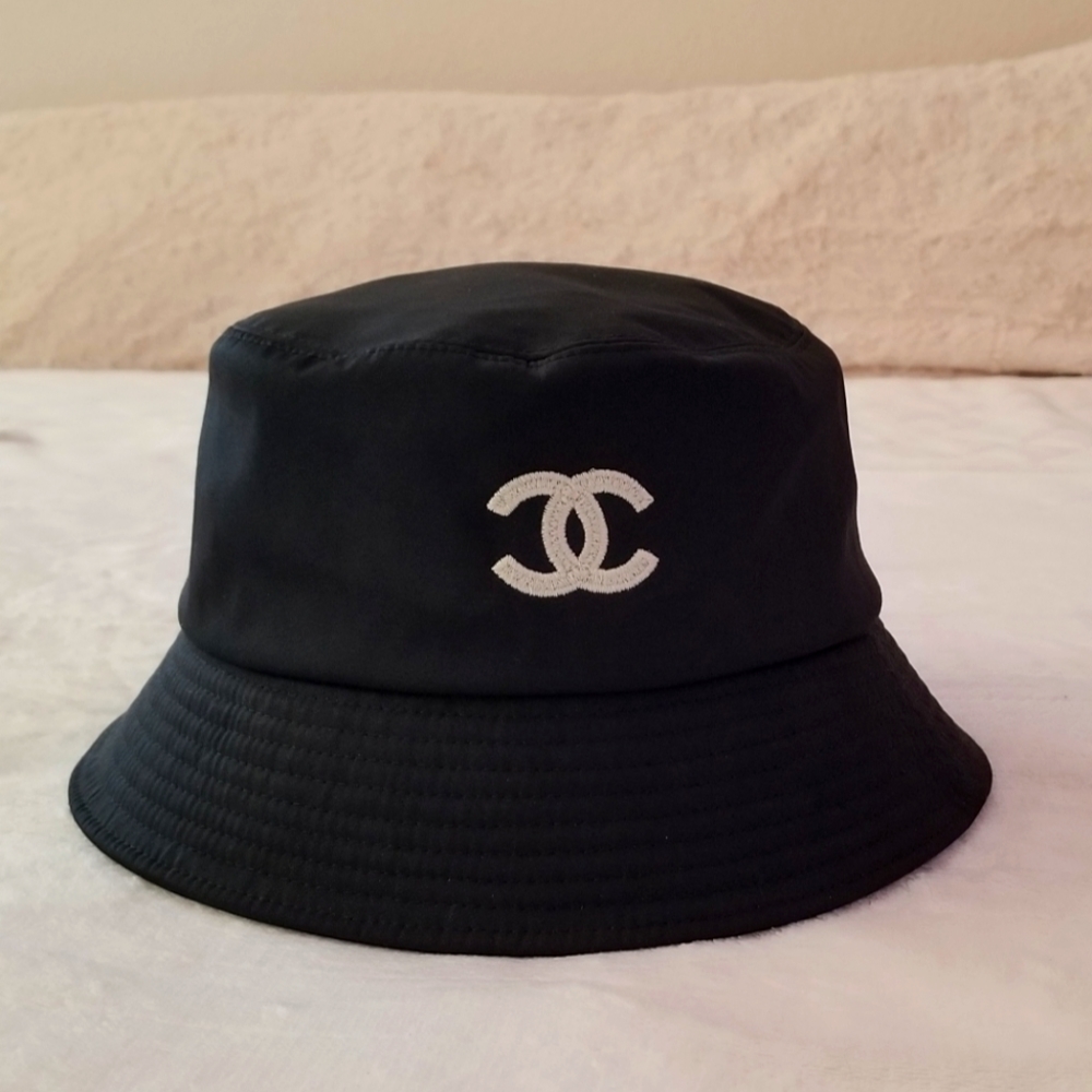 CHANEL black bucket hat CC Logo Large